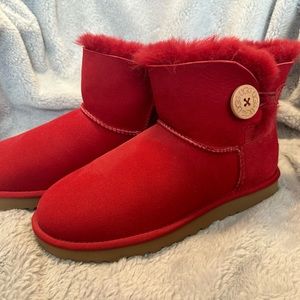 Rare Red Bailey Button Uggs - size 8